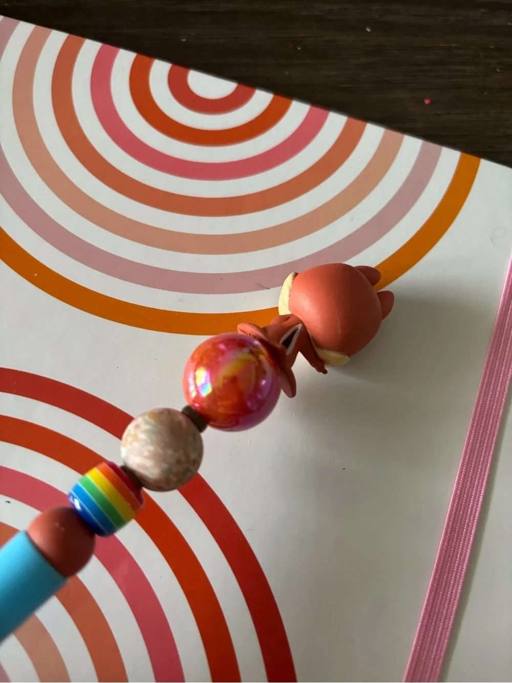 Disney Doorables: Mickey Mouse: Dale handmade beaded pen